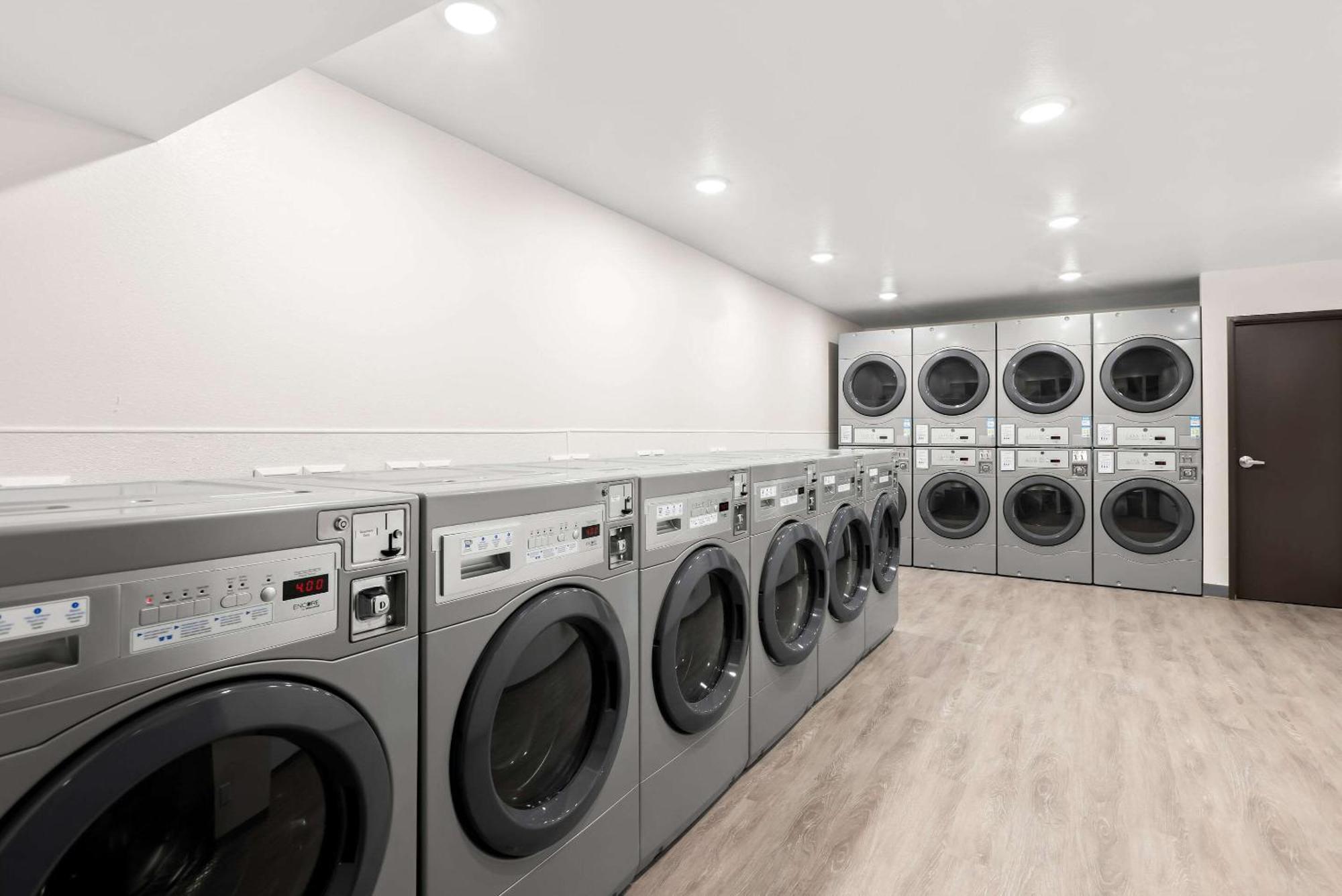 Woodspring Suites Savannah West Chatham Parkway מראה חיצוני תמונה