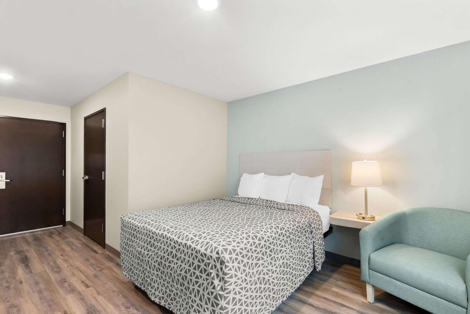 Woodspring Suites Savannah West Chatham Parkway מראה חיצוני תמונה