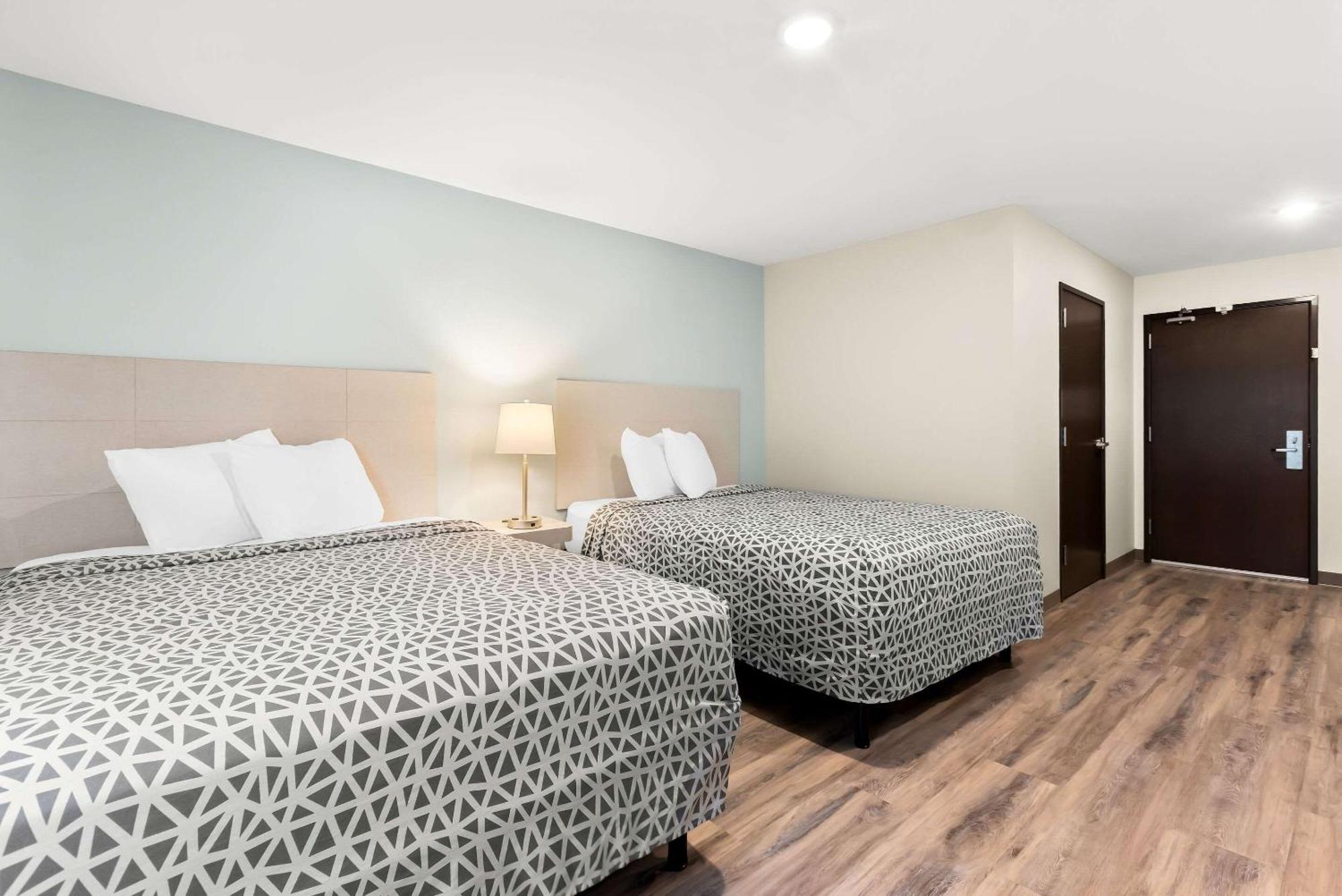 Woodspring Suites Savannah West Chatham Parkway מראה חיצוני תמונה
