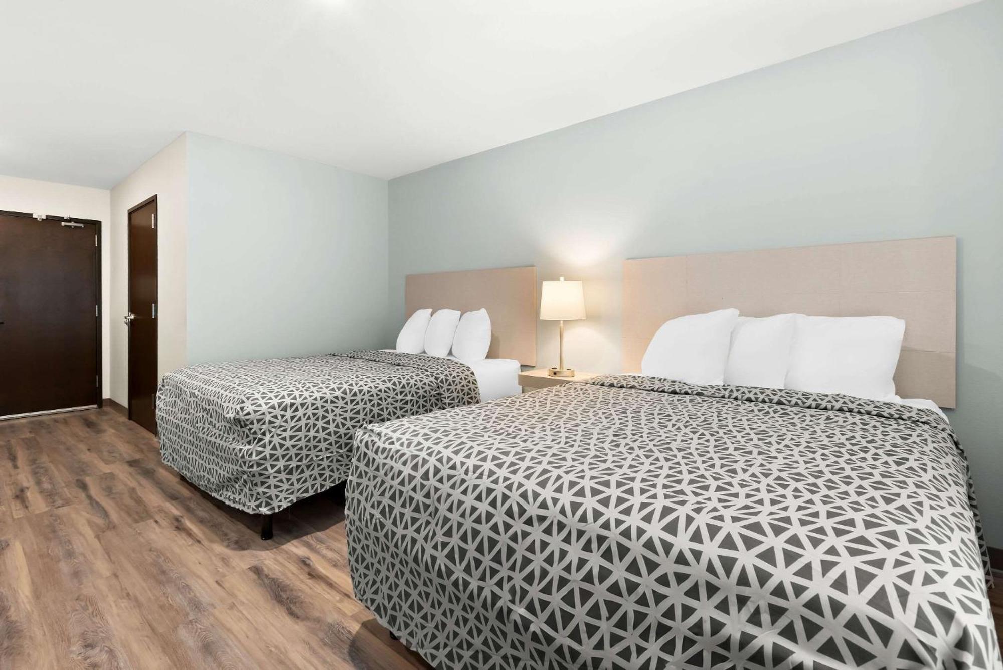 Woodspring Suites Savannah West Chatham Parkway מראה חיצוני תמונה